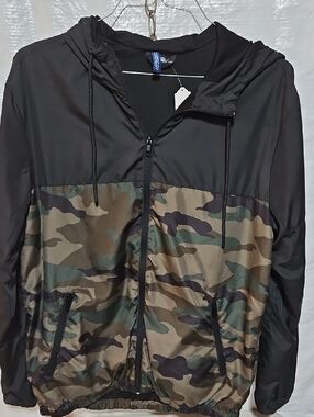 H&M Black & Green Camo Hooded Windbreaker